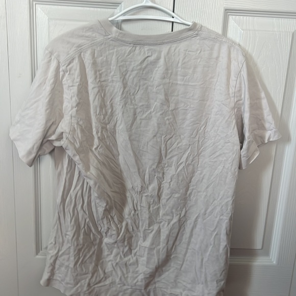 Kaws x uniqlo shirt - Picture 2 of 4